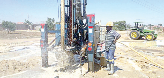 Read more about the article Professor Asks Ogun State Government to Regulate Borehole Drilling