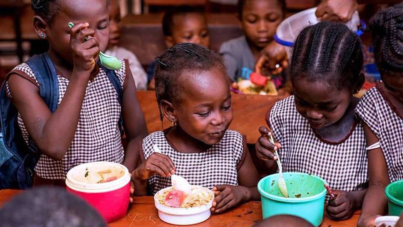 You are currently viewing FG’s Free School Feeding Scheme Costs 1 Billion Naira Daily