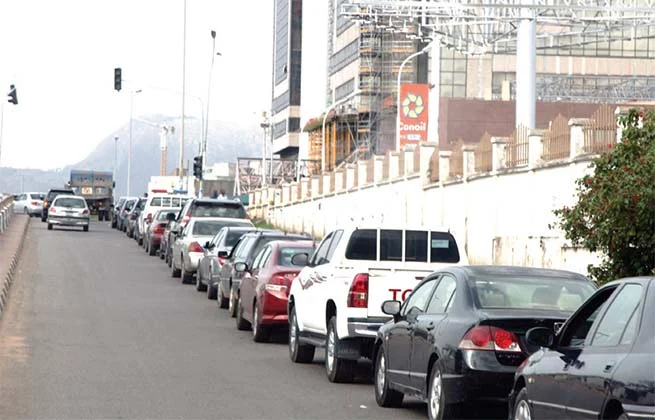 You are currently viewing Queue Resurfaces in Abuja Filling Stations