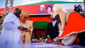 Read more about the article Oyebamiji Assumes Office As Ekiti Governor