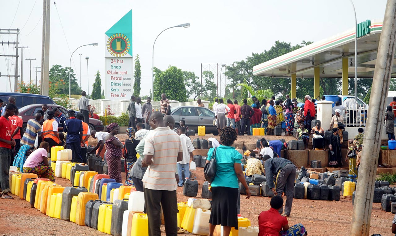 Petrol Scarcity Spreads To Lagos