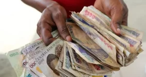 Banks Starts Paying Old Naira Notes To Customers In Abeokuta