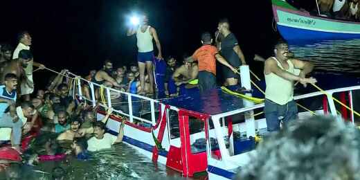 In India, Twenty Two Dies In A Capsized Boat