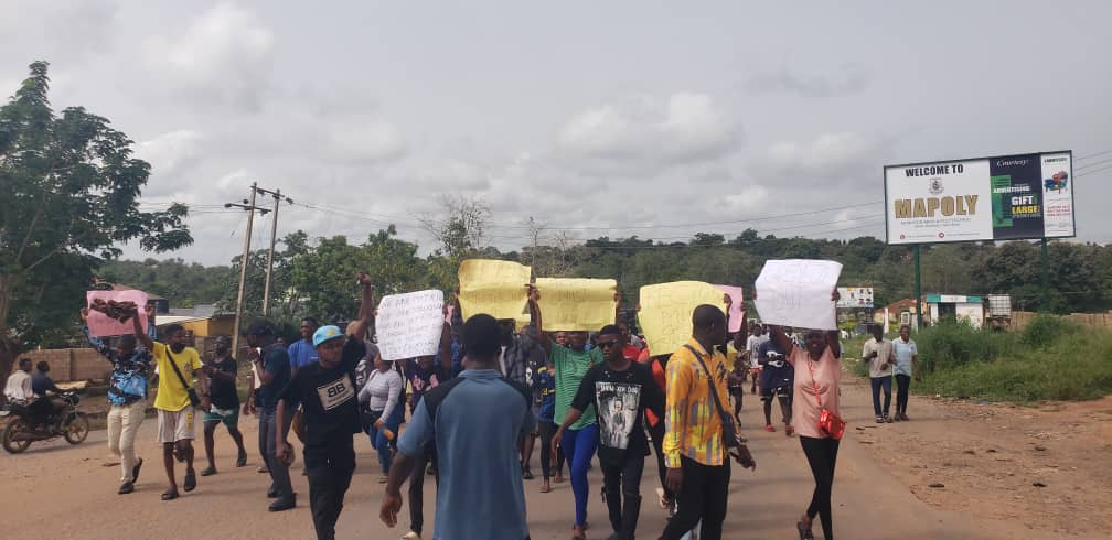 Students of MAPOLY Peacefully Protest Increased Acceptance Fees