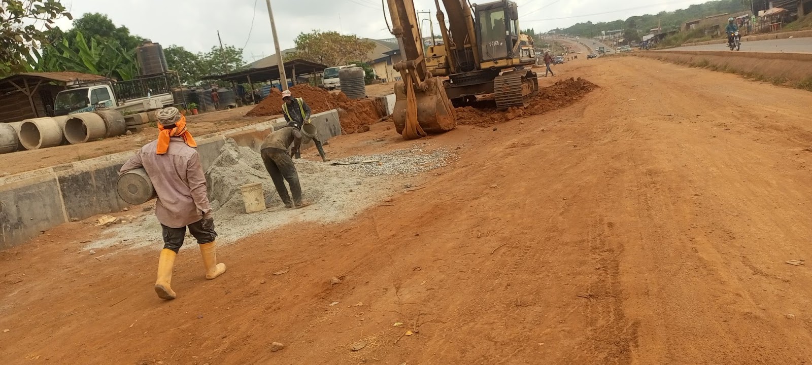 Despite the Release of N1.4 billion for Abeokuta-Ajebo Road Construction, Contractor still working on drainages