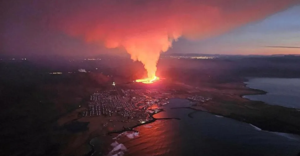 Houses Set On Fire as Volcano Eruption Spills Lava into Iceland Town