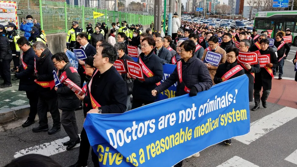 South Korea Threatens Arrest of Striking Medical Doctors Who Refuse to Return