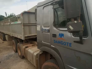 Dangote Truck Intercepted, Looted At Mowe-Ofada Axis of Ogun